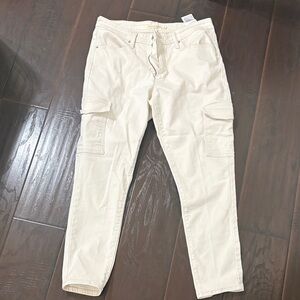 Levi's Women's High Rise Jeans in Cream